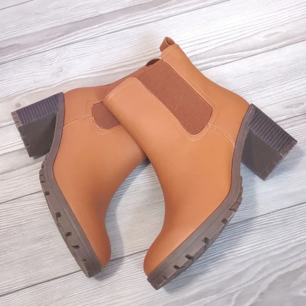 (86-4669) ZBY Chelsea Boots for Women's Sz 9.5